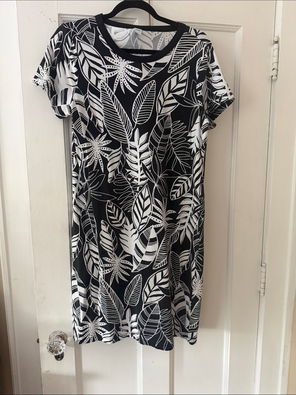 Old Navy Black and White Leaf Print Dress